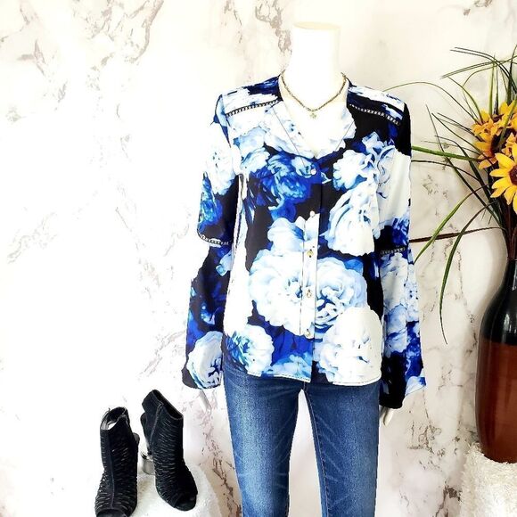 Calvin Klein gorgeous bell sleeve button front top - Picture 7 of 10